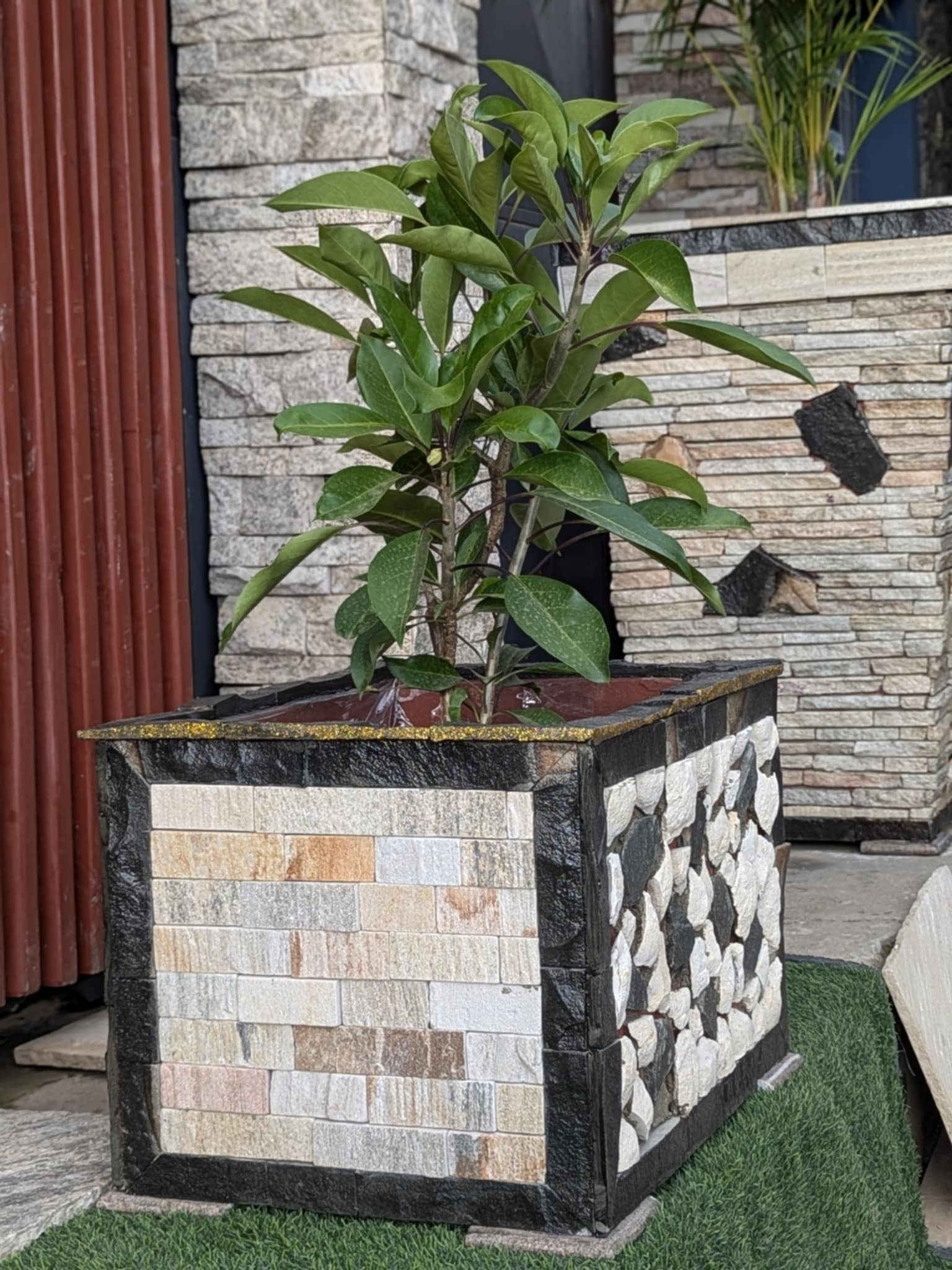 Pots de fleurs décorés à la main