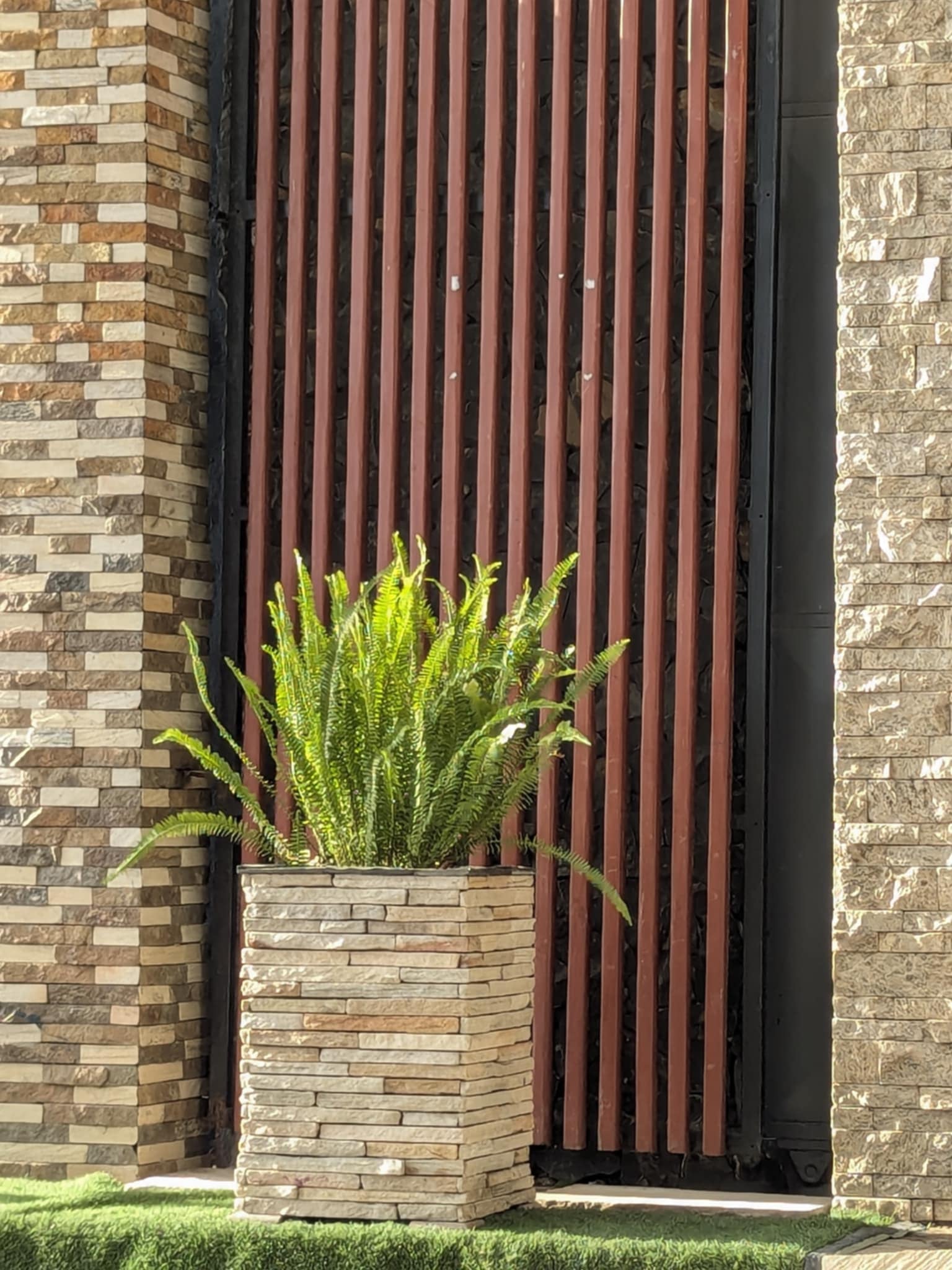 Pots de fleurs décorés à la main