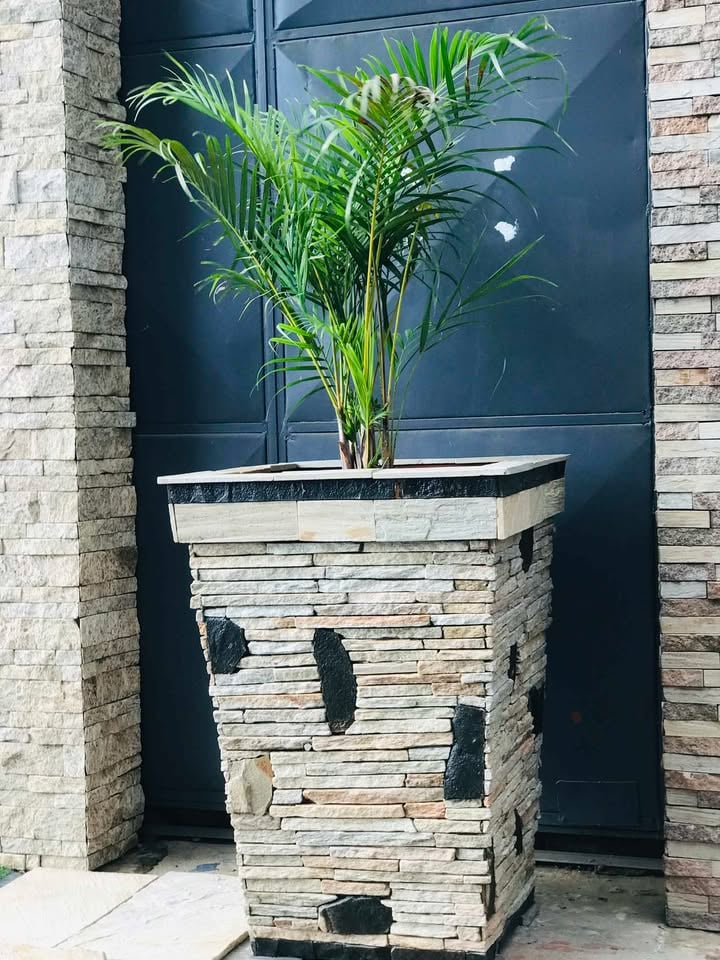 Pots de fleurs décorés à la main